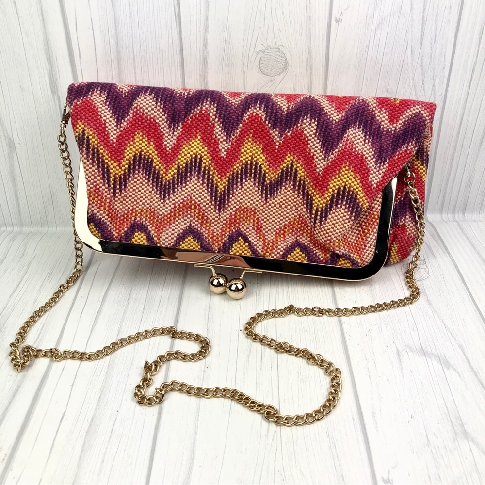 Street Level | Kiss Lock Large Clutch w/ Gold Trip